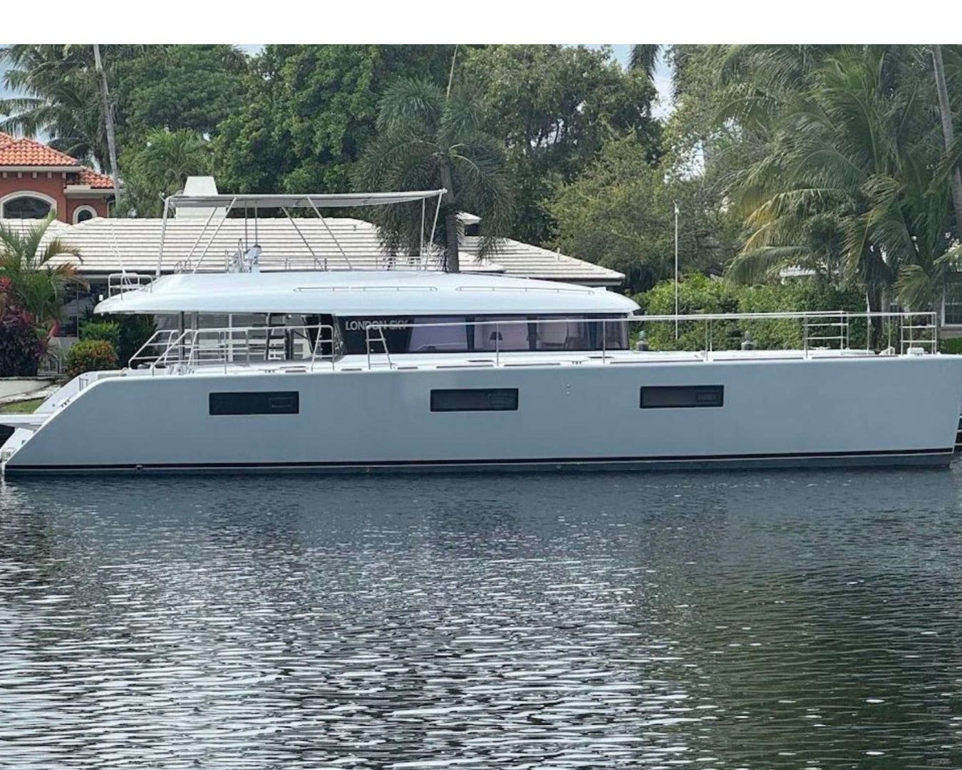 LONDON SKY Lagoon 620 Power - profile