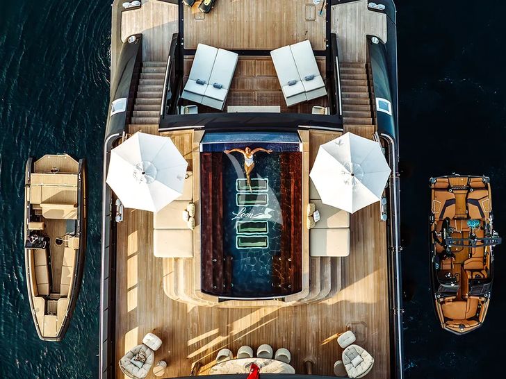 LOON Icon 67m - top aerial shot LOON Icon 67m - top aerial shot