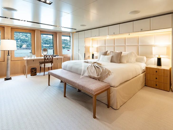 LOON Icon 67m - master cabin LOON Icon 67m - master cabin