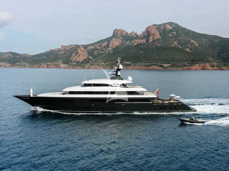 LOON Icon 67m - cruising LOON Icon 67m - cruising