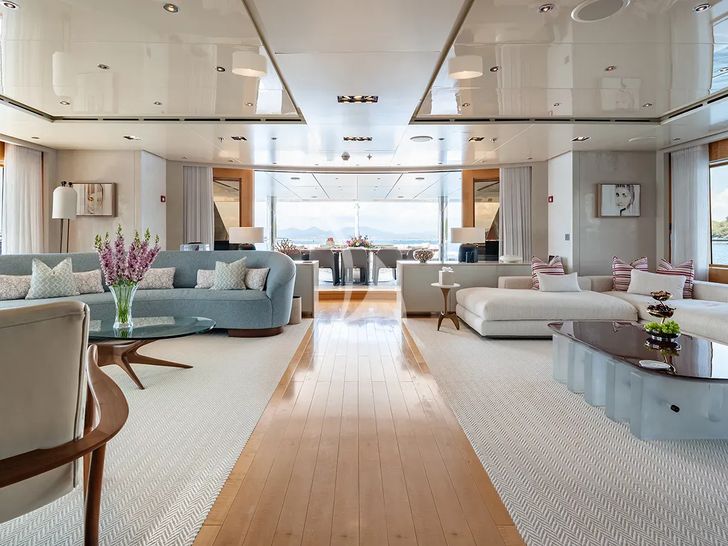 LOON Icon 67m - sky lounge LOON Icon 67m - sky lounge