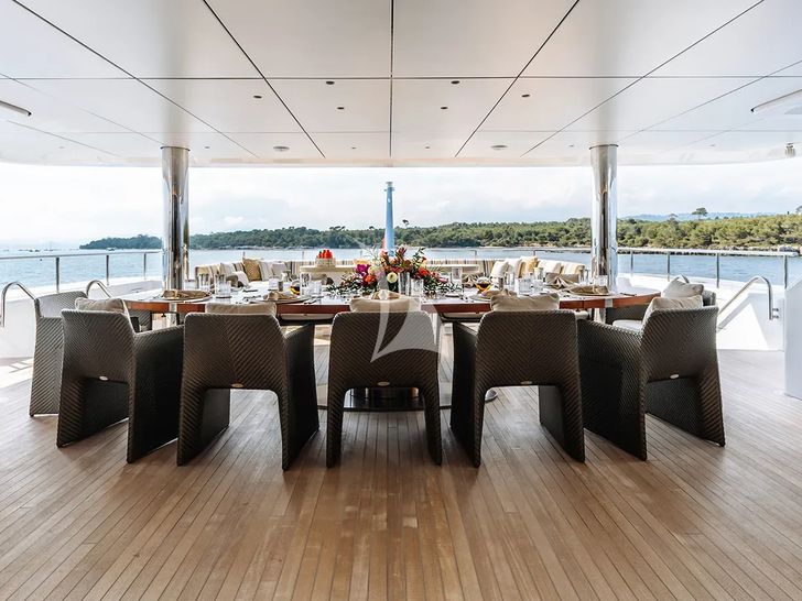 LOON Icon 67m - sky deck dining area LOON Icon 67m - sky deck dining area