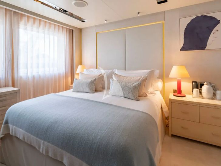 LOON Icon 67m - VIP cabin 5 LOON Icon 67m - VIP cabin 5