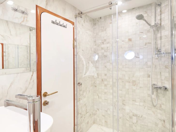 LOTUS Gulet 30m - VIP cabin 2 bathroom LOTUS Gulet 30m - VIP cabin 2 bathroom