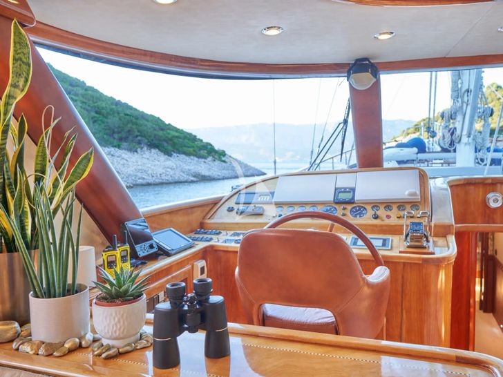 LOTUS Gulet 30m - cockpit LOTUS Gulet 30m - cockpit