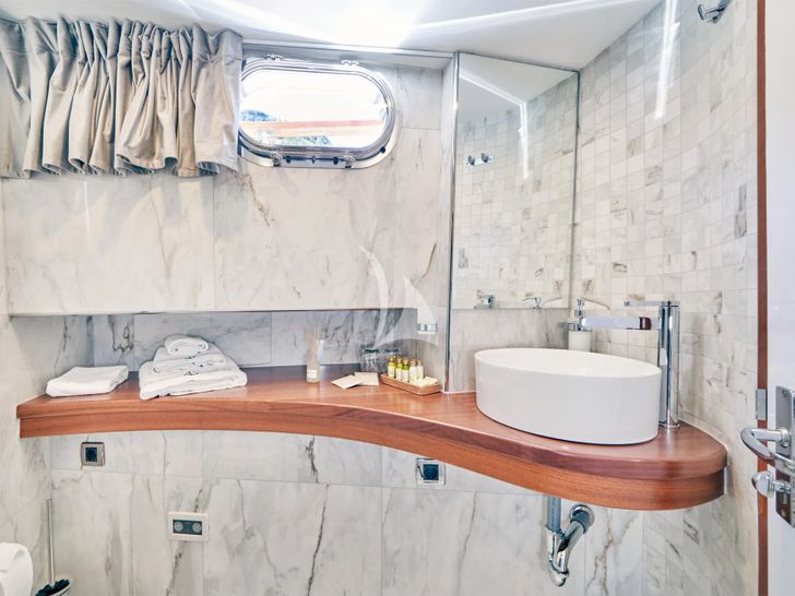 LOTUS Gulet 30m - master cabin bathroom LOTUS Gulet 30m - master cabin bathroom