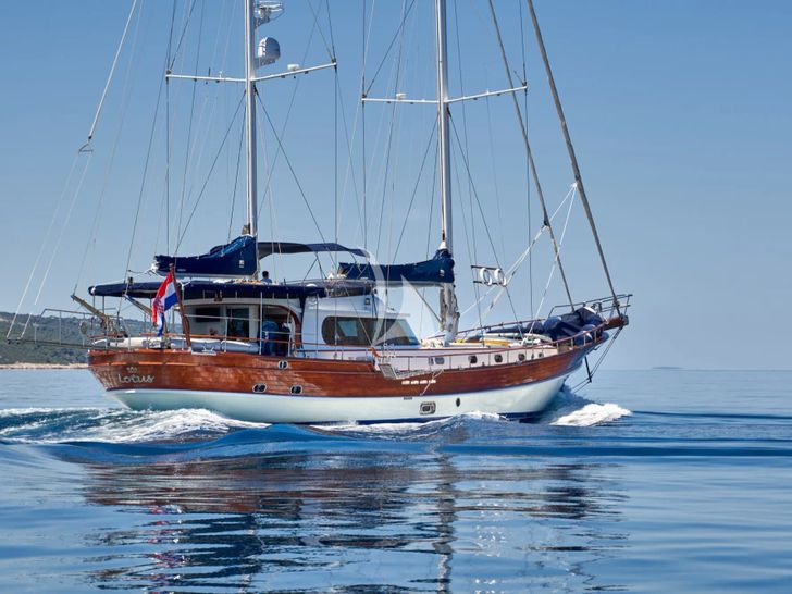 LOTUS Gulet 30m - sailing aft shot LOTUS Gulet 30m - sailing aft shot