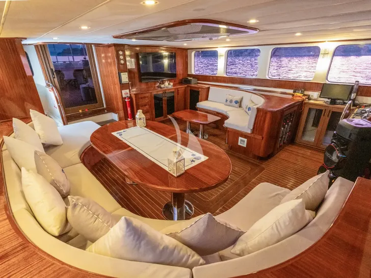 LUCE DEL MARE Motor Sailer 33m - main salon and dining area LUCE DEL MARE Motor Sailer 33m - main salon and dining area