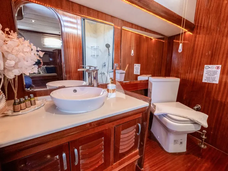 LUCE DEL MARE Motor Sailer 33m - master cabin bathroom LUCE DEL MARE Motor Sailer 33m - master cabin bathroom