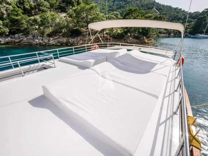 LUCE DEL MARE Motor Sailer 33m - sundeck sunbathing area LUCE DEL MARE Motor Sailer 33m - sundeck sunbathing area