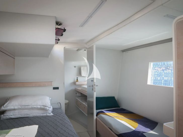 LUCE GUIDA Vismara 62 - VIP cabin LUCE GUIDA Vismara 62 - VIP cabin