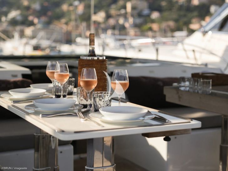 LUCE GUIDA Vismara 62 - alfresco dining set up LUCE GUIDA Vismara 62 - alfresco dining set up