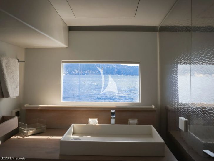 LUCE GUIDA Vismara 62 - guest cabin bathroom LUCE GUIDA Vismara 62 - guest cabin bathroom