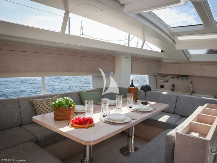 LUCE GUIDA Vismara 62 - indoor dining area with sunroof LUCE GUIDA Vismara 62 - indoor dining area with sunroof