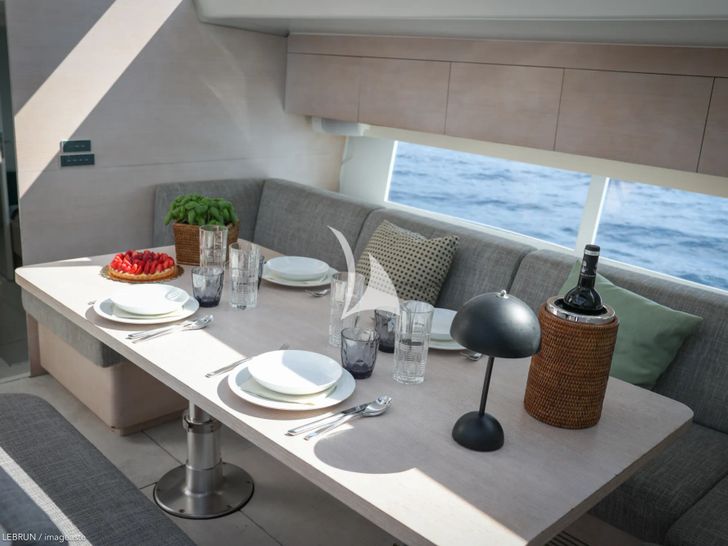 LUCE GUIDA Vismara 62 - indoor dining set up LUCE GUIDA Vismara 62 - indoor dining set up