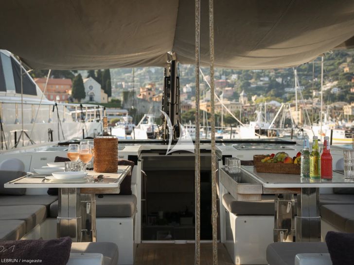 LUCE GUIDA Vismara 62 - upper deck dining area LUCE GUIDA Vismara 62 - upper deck dining area