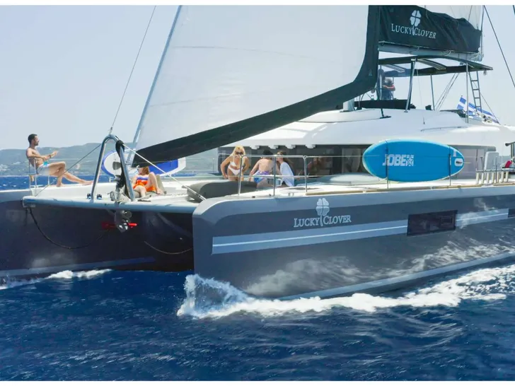 LUCKY CLOVER Lagoon 52 - profile LUCKY CLOVER Lagoon 52 - profile