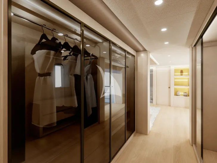LULUS Mangusta Oceano 44 - master cabin walk in closet LULUS Mangusta Oceano 44 - master cabin walk in closet