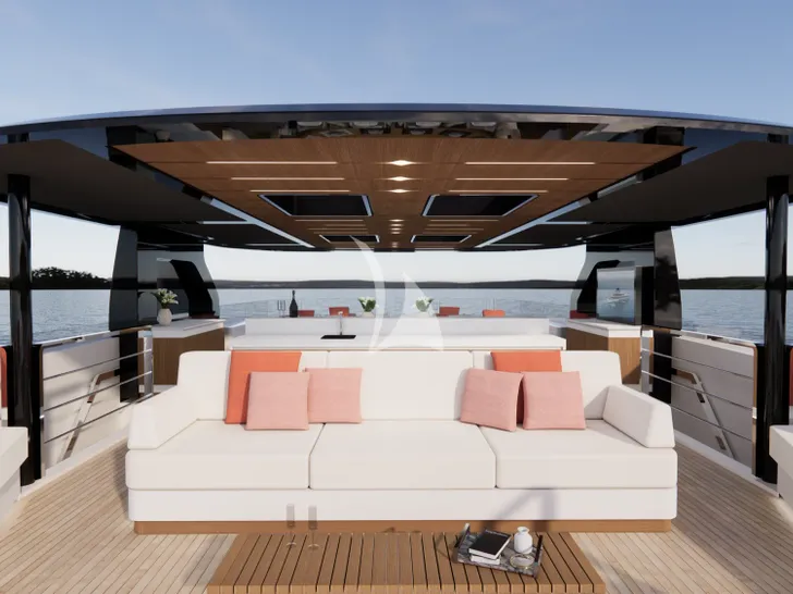 LULUS Mangusta Oceano 44 - sundeck lounge LULUS Mangusta Oceano 44 - sundeck lounge