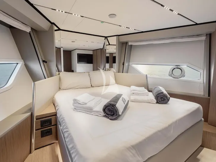 LUMALOU Ferretti 670 - VIP cabin LUMALOU Ferretti 670 - VIP cabin