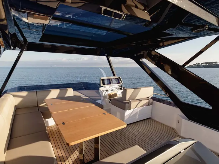 LUMALOU Ferretti 670 - flybridge dining lounge LUMALOU Ferretti 670 - flybridge dining lounge