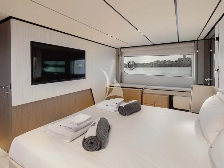 LUMALOU Ferretti 670 - master cabin bed and TV LUMALOU Ferretti 670 - master cabin bed and TV