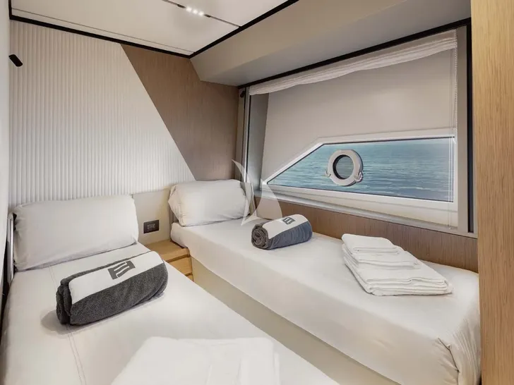 LUMALOU Ferretti 670 - twin cabin 2 LUMALOU Ferretti 670 - twin cabin 2