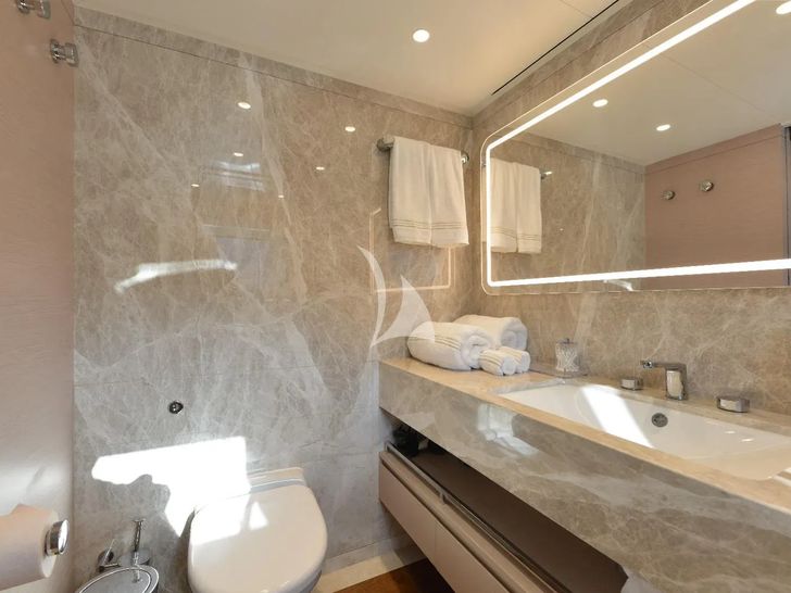 LUMIERE Benetti B.Now 50m Oasis - VIP cabin 2 bathroom LUMIERE Benetti B.Now 50m Oasis - VIP cabin 2 bathroom