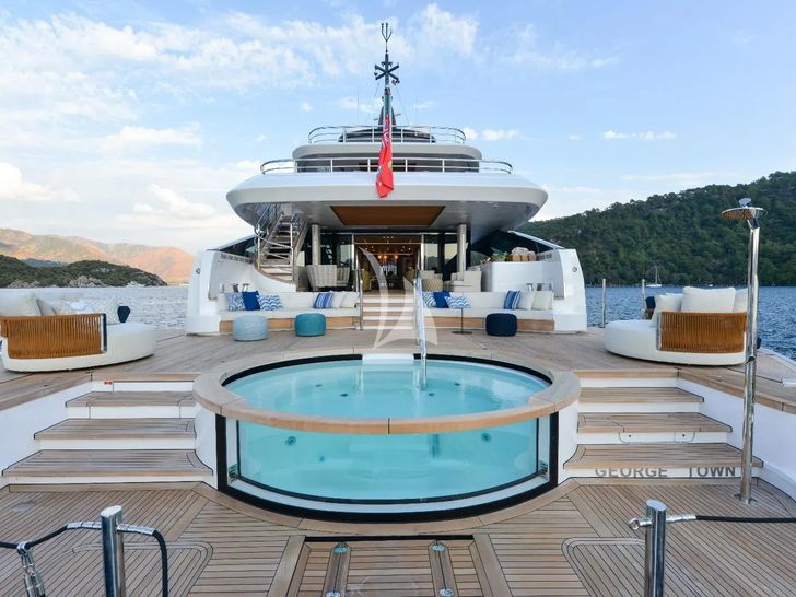LUMIERE Benetti B.Now 50m Oasis - aft deck with the jacuzzi LUMIERE Benetti B.Now 50m Oasis - aft deck with the jacuzzi