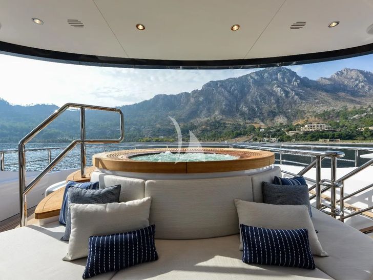 LUMIERE Benetti B.Now 50m Oasis - sun deck jacuzzi and seating LUMIERE Benetti B.Now 50m Oasis - sun deck jacuzzi and seating