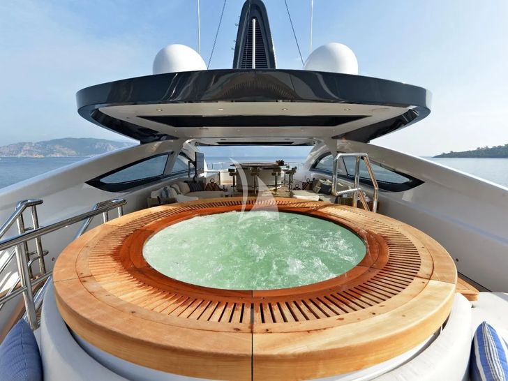 LUMIERE Benetti B.Now 50m Oasis - sun deck jacuzzi LUMIERE Benetti B.Now 50m Oasis - sun deck jacuzzi