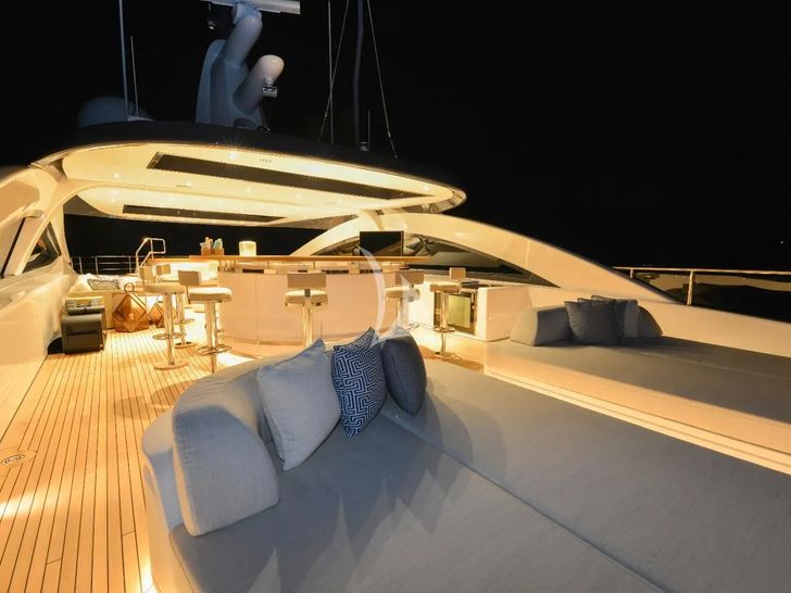 LUMIERE Benetti B.Now 50m Oasis - sun deck sun beds LUMIERE Benetti B.Now 50m Oasis - sun deck sun beds