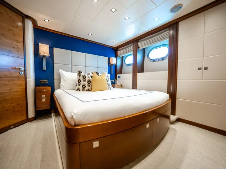 LUMIR Heesen 3700 - VIP cabin 3 LUMIR Heesen 3700 - VIP cabin 3