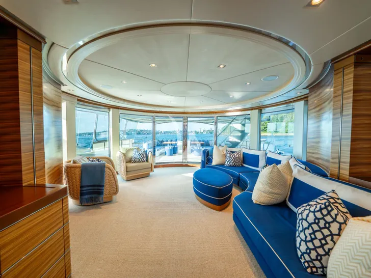 LUMIR Heesen 3700 - main saloon LUMIR Heesen 3700 - main saloon