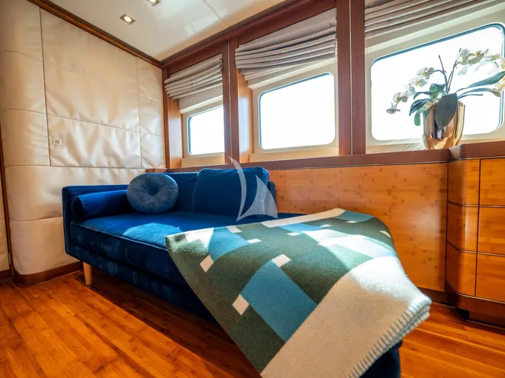 LUMIR Heesen 3700 - master cabin couch LUMIR Heesen 3700 - master cabin couch