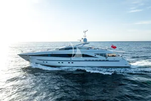 LUMIR - Heesen 3700 - 4 Cabins - Airlie Beach - Whitsunday Islands - Great Barrier Reef - Australia LUMIR - Heesen 3700 - 4 Cabins - Airlie Beach - Whitsunday Islands - Great Barrier Reef - Australia