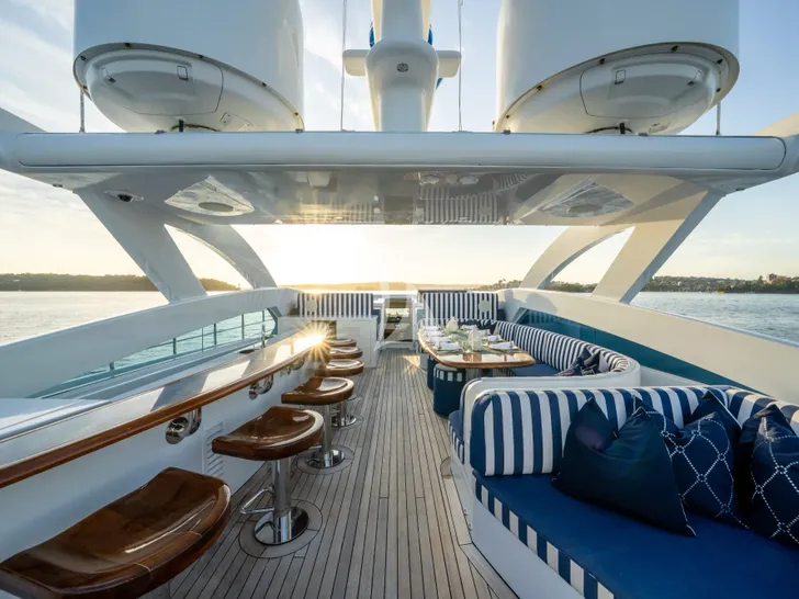 LUMIR Heesen 3700 - sundeck LUMIR Heesen 3700 - sundeck