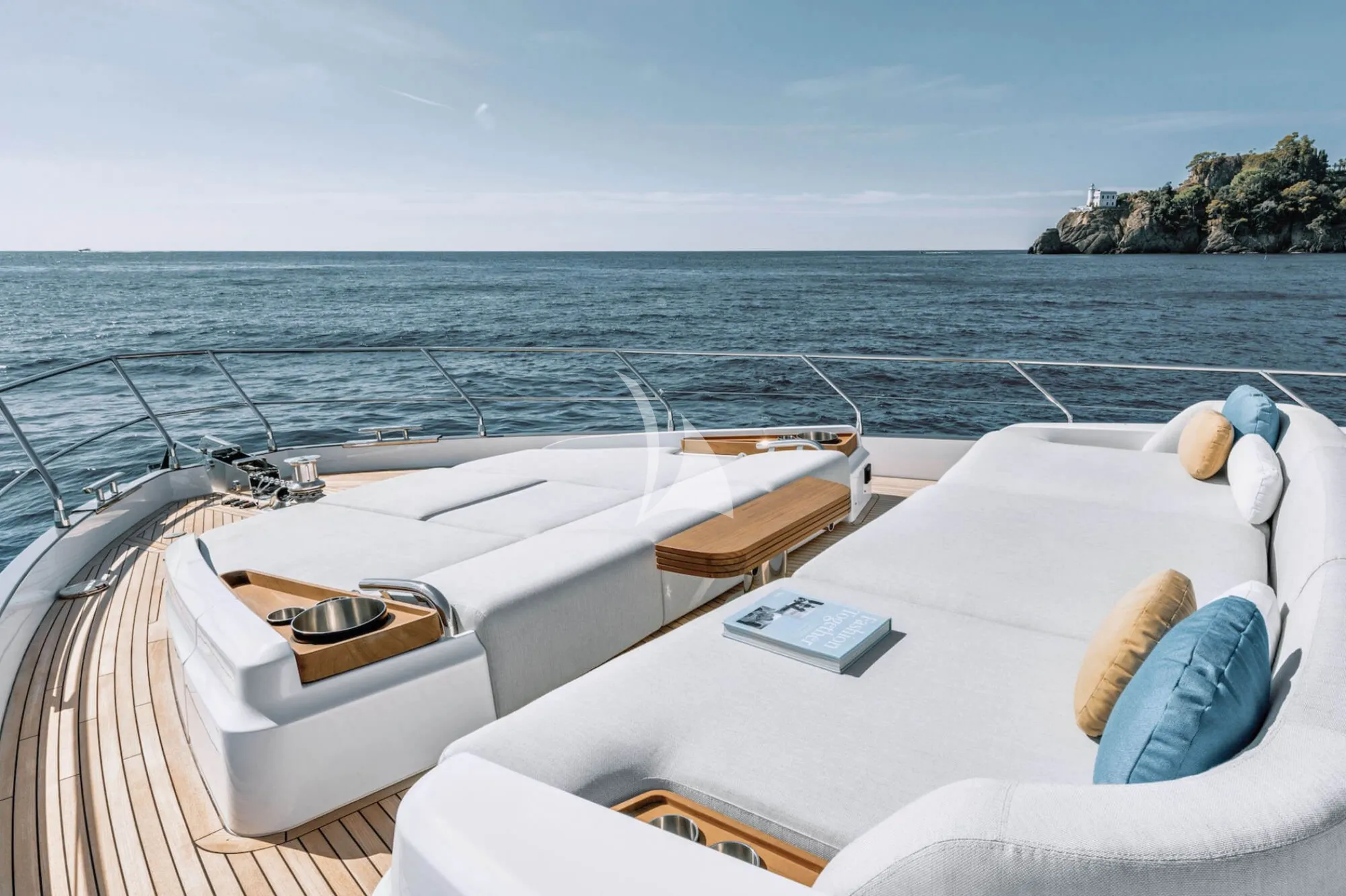 LUX Azimut Fly 68 - foredeck lounge and sunbathing area