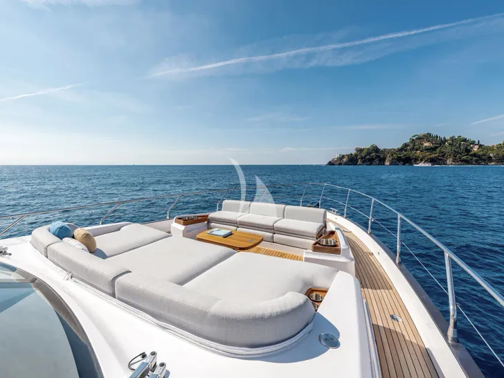 LUX Azimut Fly 68 - foredeck lounge LUX Azimut Fly 68 - foredeck lounge