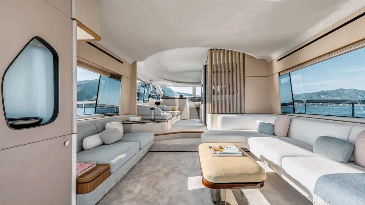 LUX Azimut Fly 68 - main saloon
