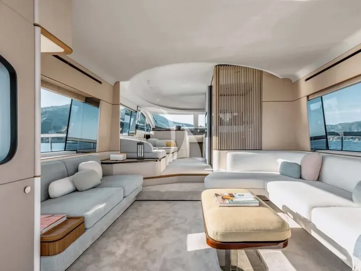 LUX Azimut Fly 68 - main saloon LUX Azimut Fly 68 - main saloon