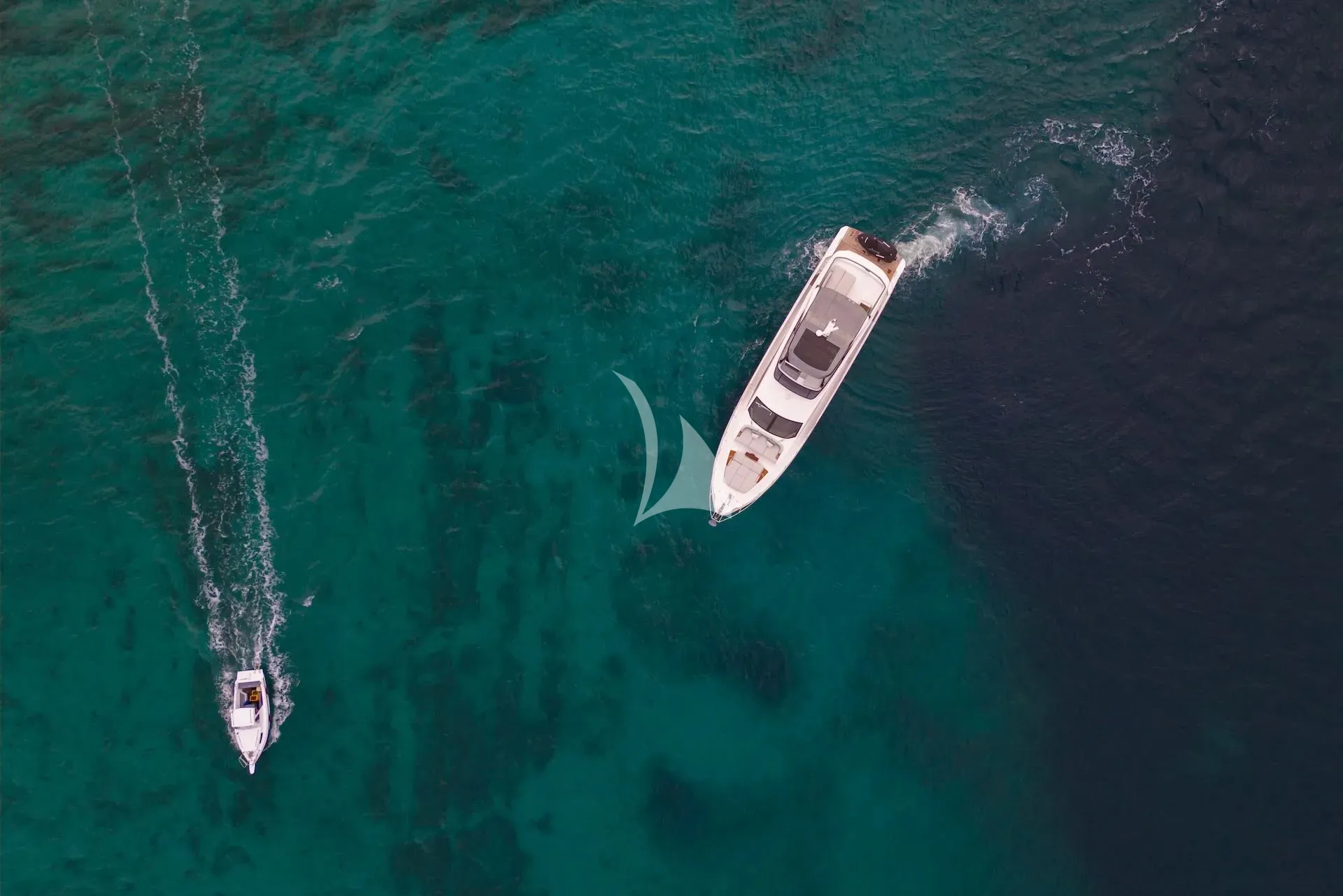 LUX Azimut Fly 68 - top aerial shot