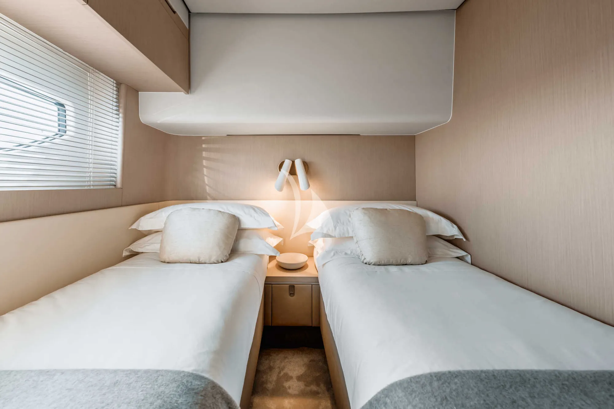 LUX Azimut Fly 68 - twin cabin