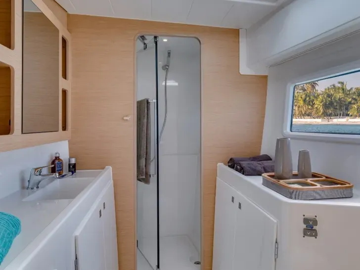 Lagoon 42 - bathroom Lagoon 42 - bathroom