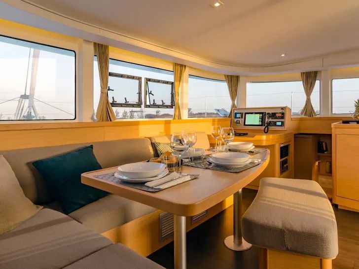 Lagoon 42 - indoor dining area Lagoon 42 - indoor dining area