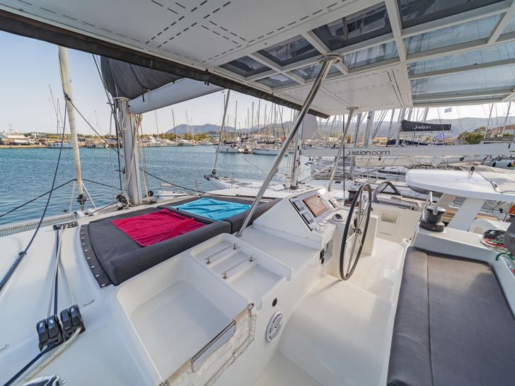 Lagoon 450 - Cockpit Lagoon 450 - Cockpit