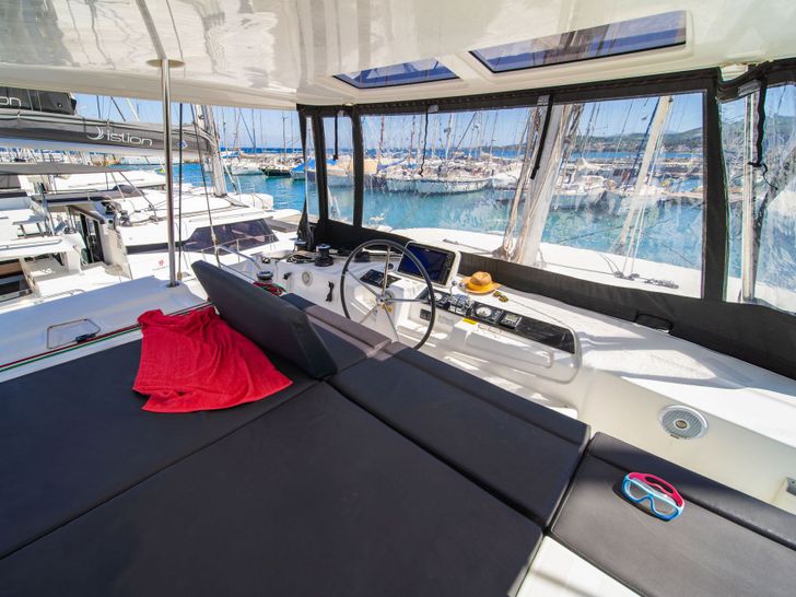 Lagoon 46 - Flybridge Lagoon 46 - Flybridge