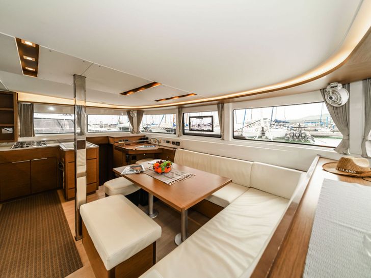 Lagoon 46 - Saloon Lagoon 46 - Saloon