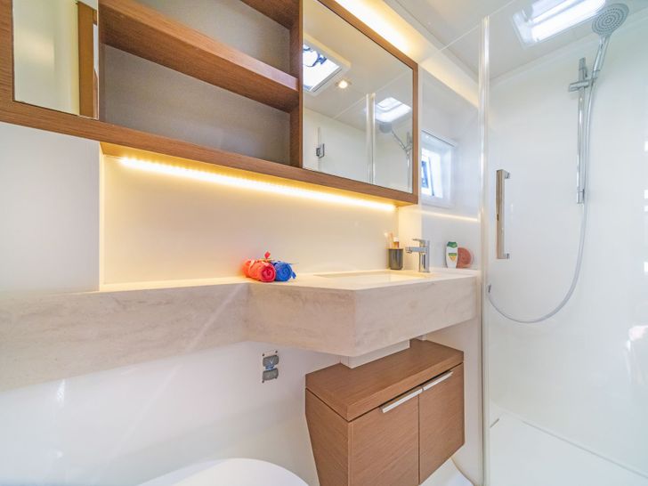 Lagoon 50 - Bathroom Lagoon 50 - Bathroom