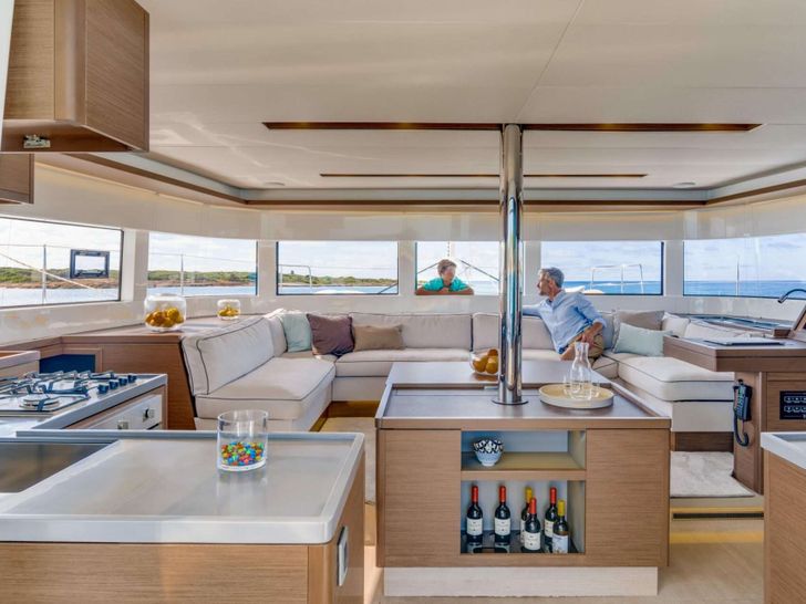 Lagoon 50 - Main Salon Forward Lagoon 50 - Main Salon Forward